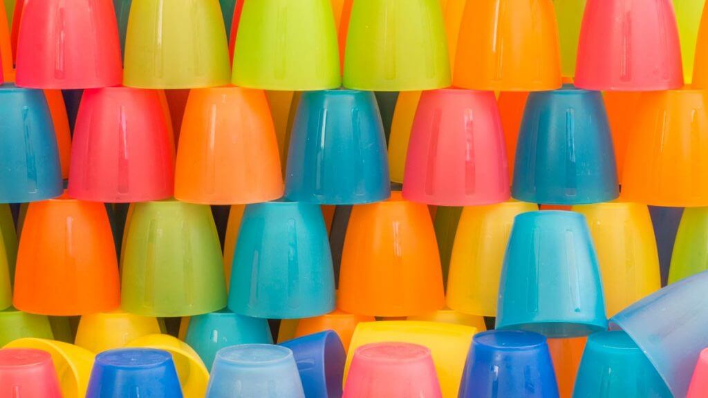 farbige Becher - Kinder lernen fotografieren