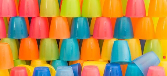 farbige Becher - Kinder lernen fotografieren