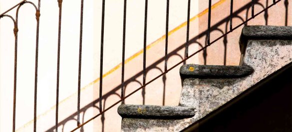 Treppe an Tessiner Haus korrekt belichtet Belichtungskorrektur