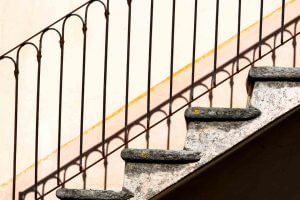 Treppe an Tessiner Haus korrekt belichtet Belichtungskorrektur