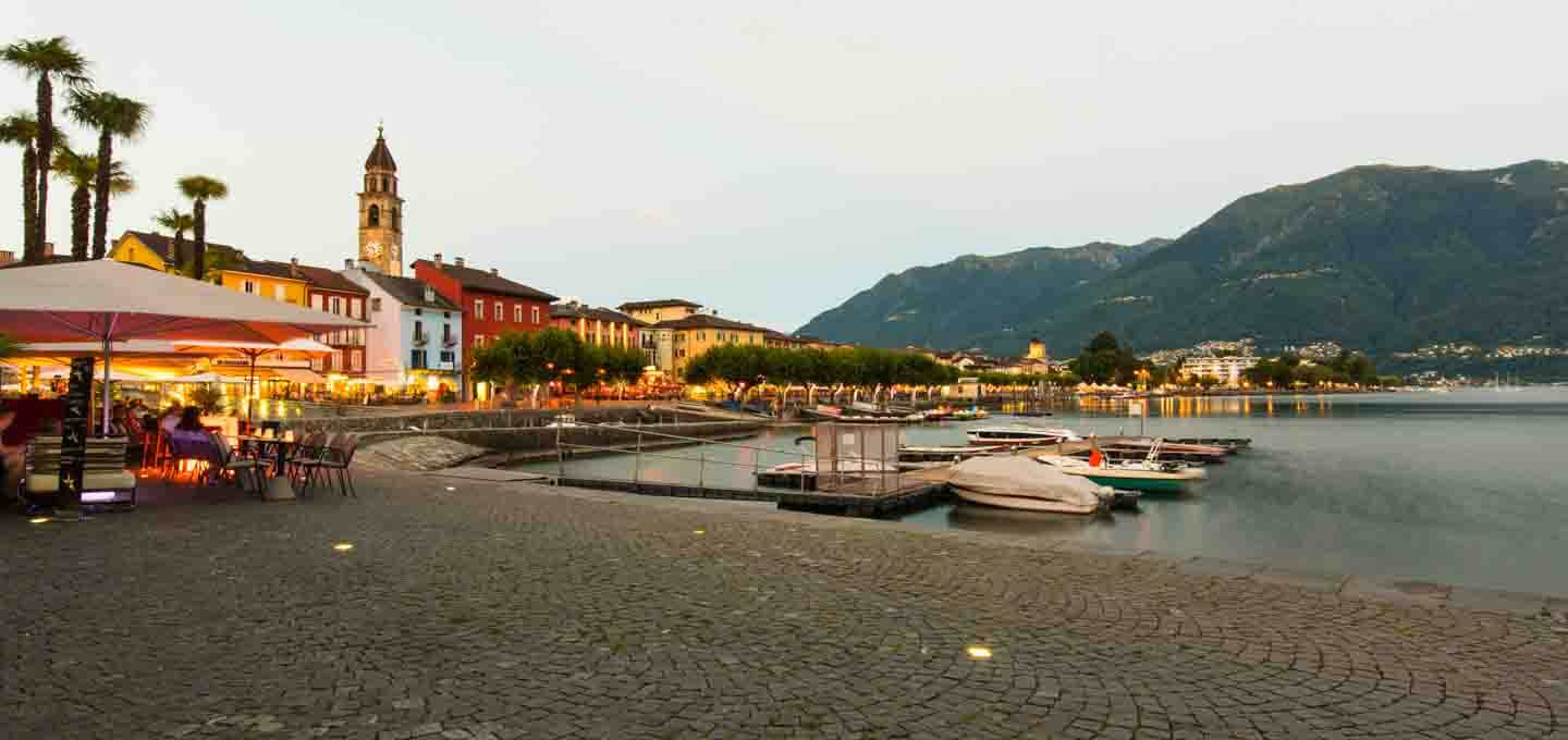 Seepromenade in Ascona zur blauen Stunde