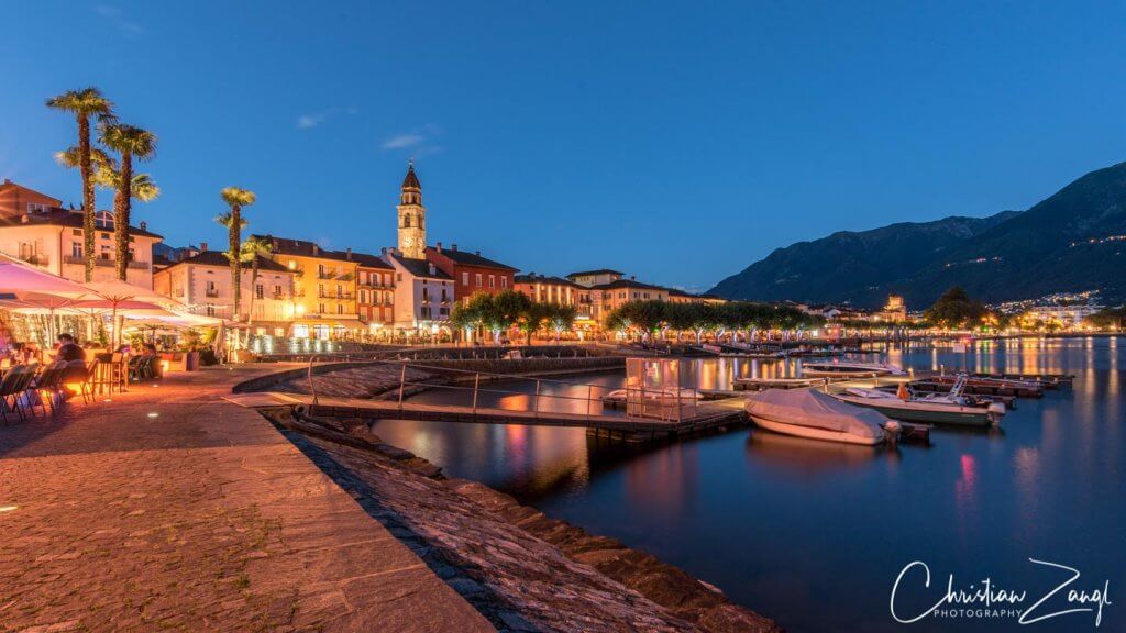 Ascona mit Seepromenade im Hochsommer