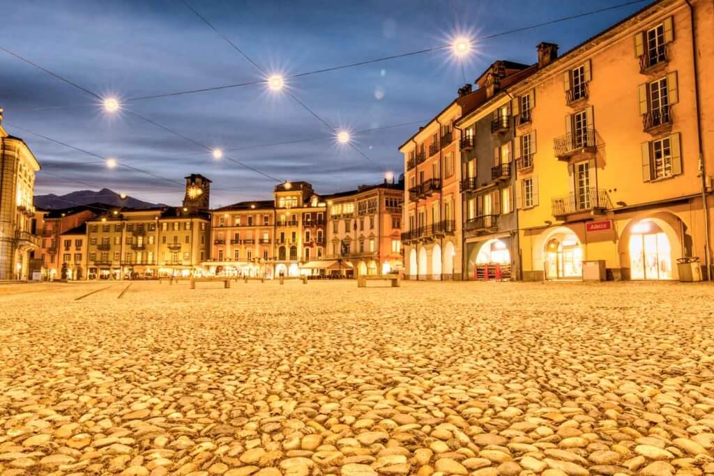 HDR Funktion Photomatix Pro - Piazza Grande Locarno