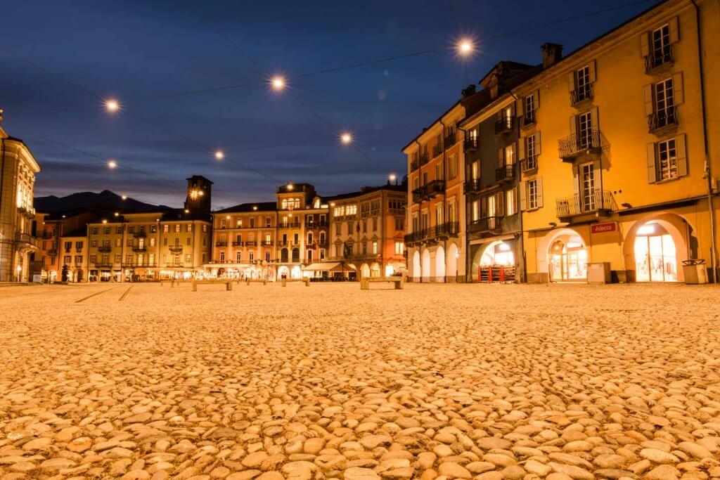 HDR Funktion Photomerge PSE 13 - Piazza Grande Locarno