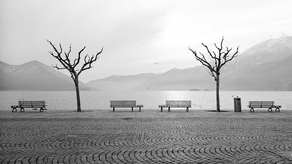 Bild in Adobe Photoshop zuschneiden - Ascona Seepromenade im Winter