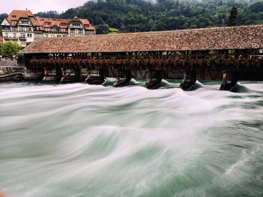 Holzbrücke über die Aare, Thun - Langzeitaufnahme mit dem Smartphone