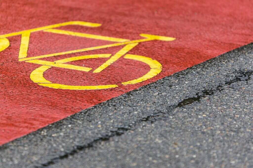 Farbe ins Spiel bringen - Fahrradstreifen