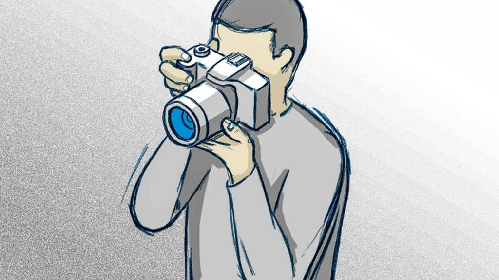 Kamera richtig halten mit Objektiv und Sucher