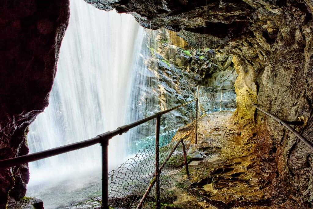 Belichtungsdreieck – Langzeitbelichtung in der Rofflaschlucht Langzeitbelichtung eines Wasserfalls in der Rofflaschlucht bei Andeer