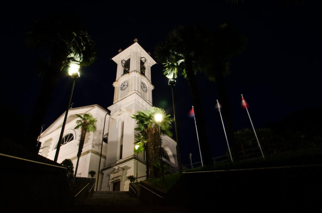 Nachtaufnahme Kirche Magadino TI
